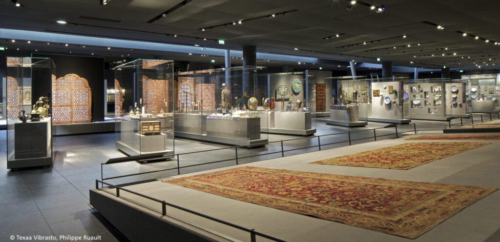 Mavotrans geluidsabsorptie_Texaa_Vibrasto_plafond_museum_musee-du-Louvres_02